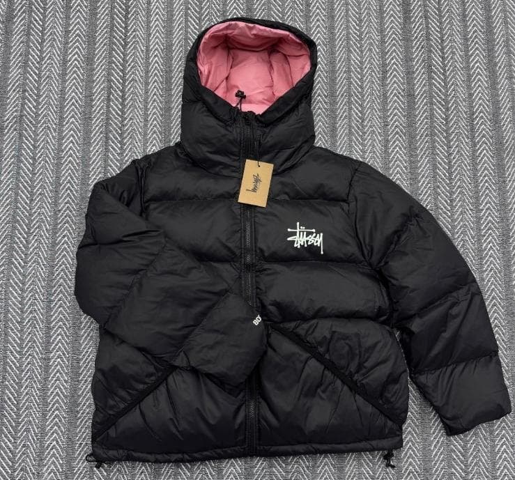 Stussy ブラック ピンク ダウンジャケット M - メルカリ