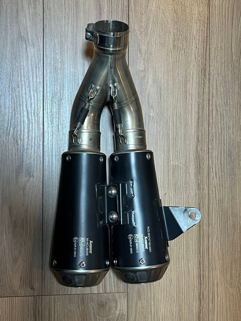 ヤマハ XSR700 欧州純正オプション アクラポビッチ 2本出しマフラー