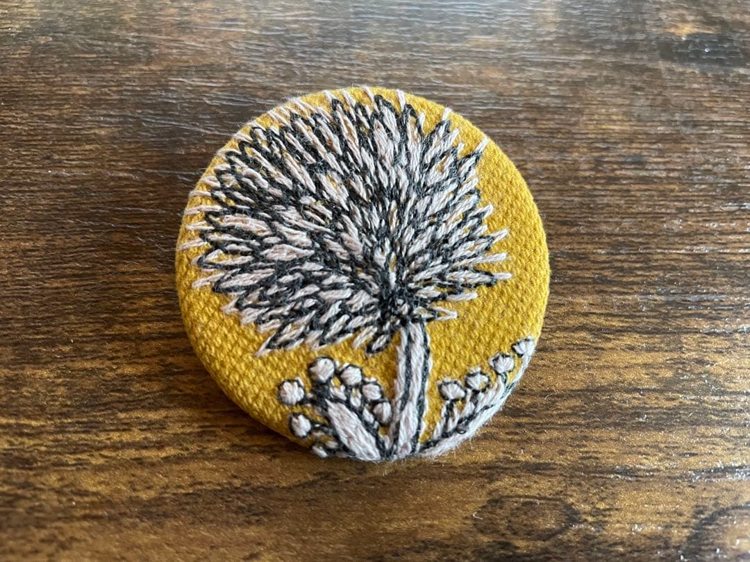 ミナペルホネン サンキューベリーバッジ - メルカリ