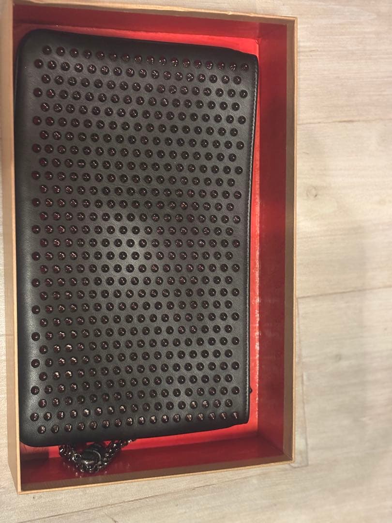 クリスチャンルブタンスタッズ付き黒レザー バッグ クリスチャンルブタンエロイーズ ラージ スタッズ 黒 レディース