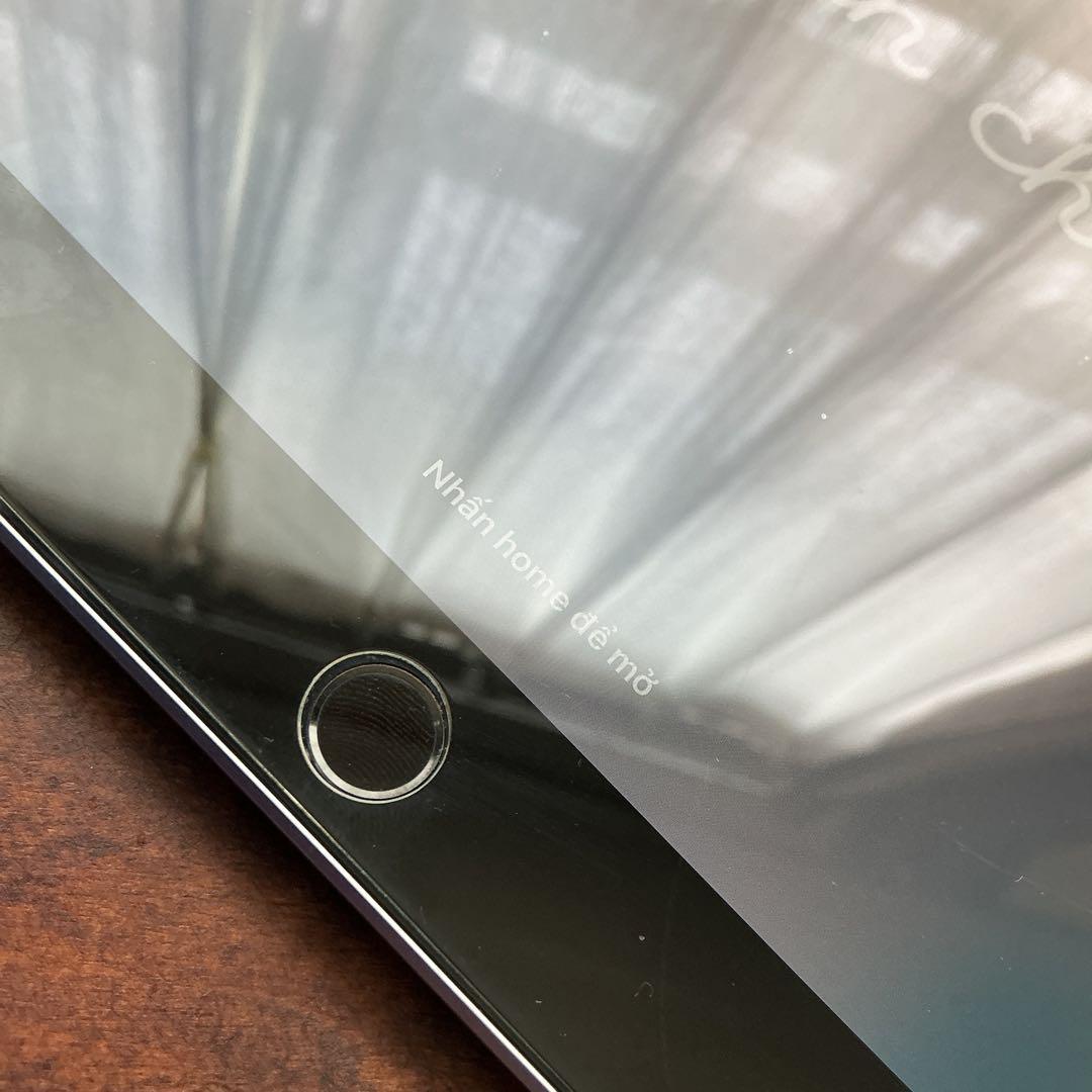 Apple iPad本体第6世代32GBwifiモデル バッテリー最大容量68% - メルカリ