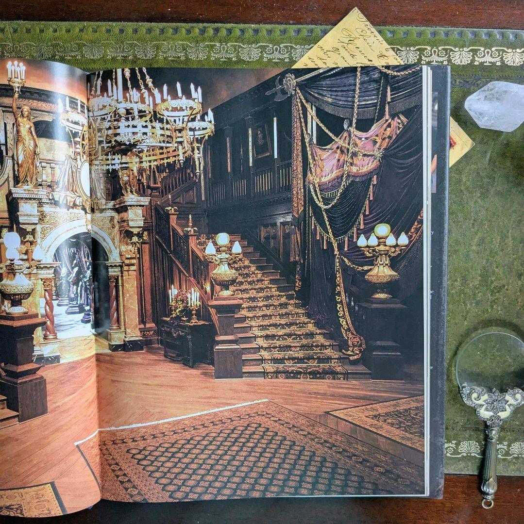 ディズニーファン必見！まるでホーンテッドマンションの扉を開けたよう