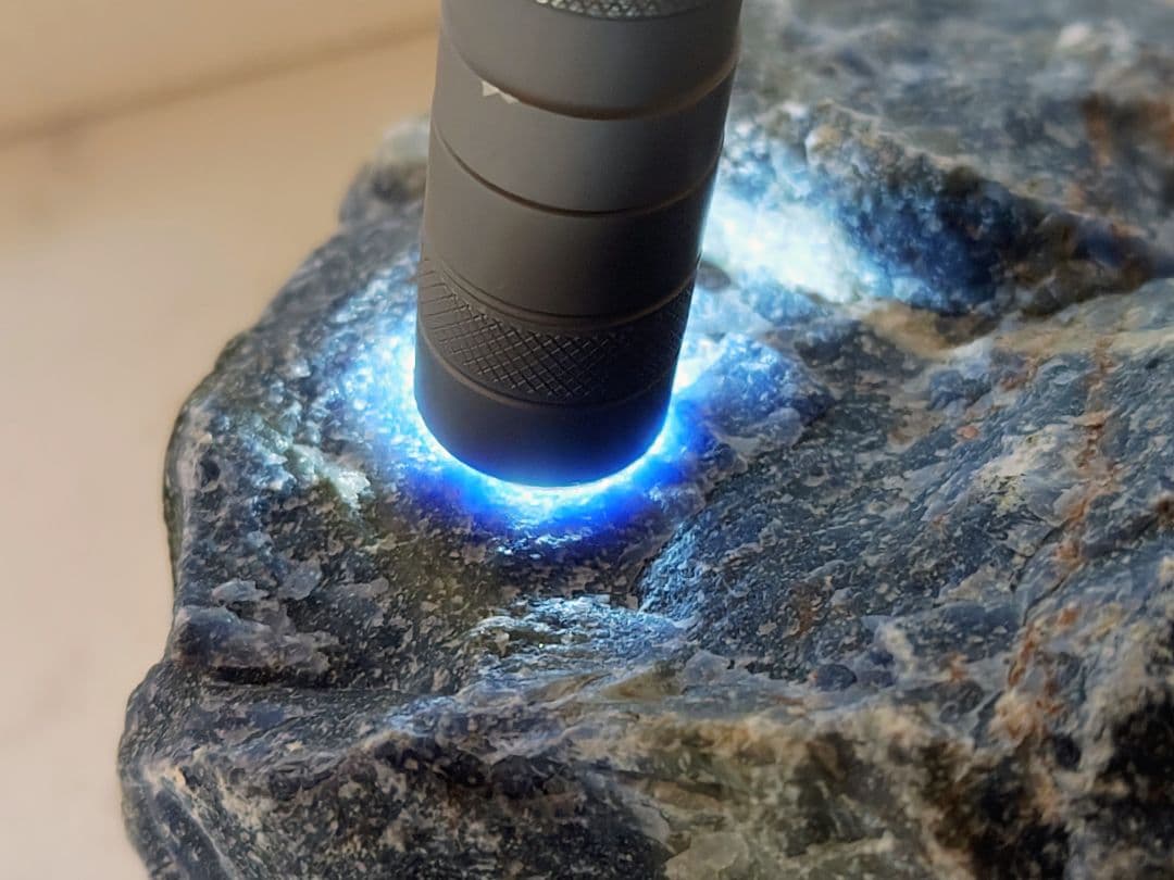 ソーダライト 3.2kg ラピスラズリ 原石 鑑賞石 自然石 鉱物 誕生石 水石