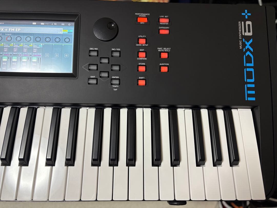 Yamaha MODX6+ シンセサイザー