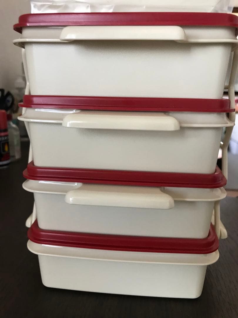 タッパウエア 4段重ね - メルカリ