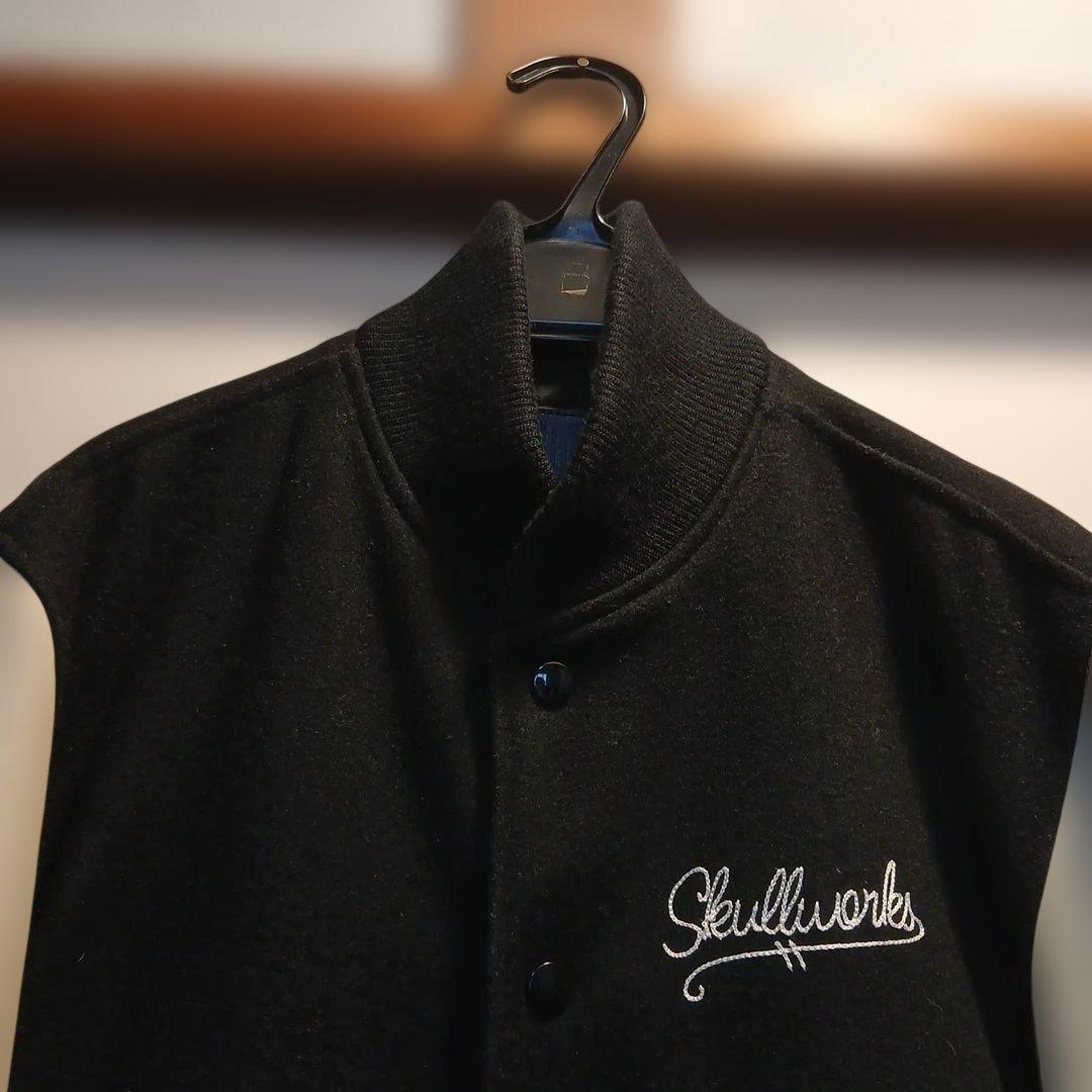 ブランドコラボウール混本革牛袖スタジャン黒ベージュボーンスカル