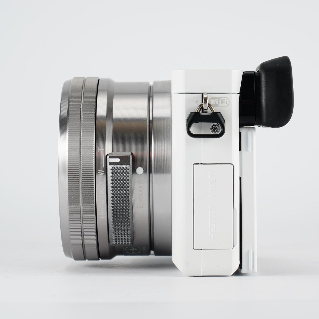 希少なホワイト/極美品α6000完全セット/制限解除済/即撮影可/初心者最適