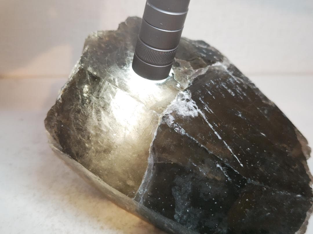 スモーキークォーツ 2.5kg 水晶 原石 鑑賞石 自然石 誕生石 鉱物 鉱石