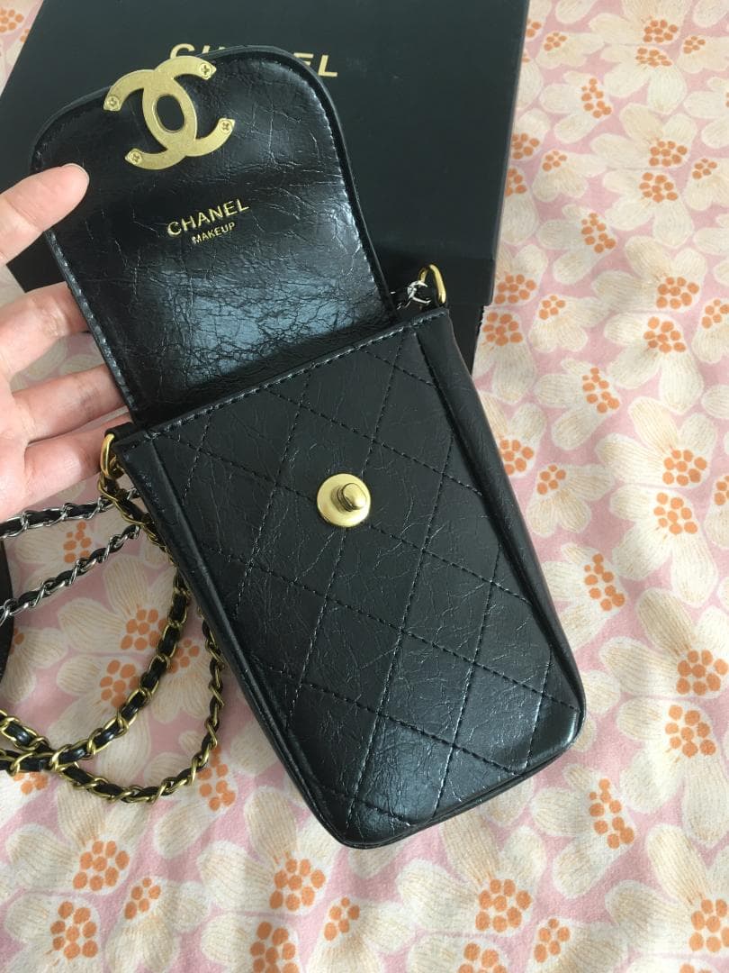 ブラック スマホショルダーバッグ《箱付き》