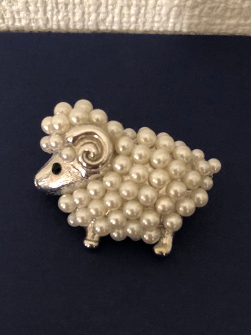 ヒツジ 羊 ひつじ☆ブローチ 真珠風パール風 シルバー☆新品 未使用