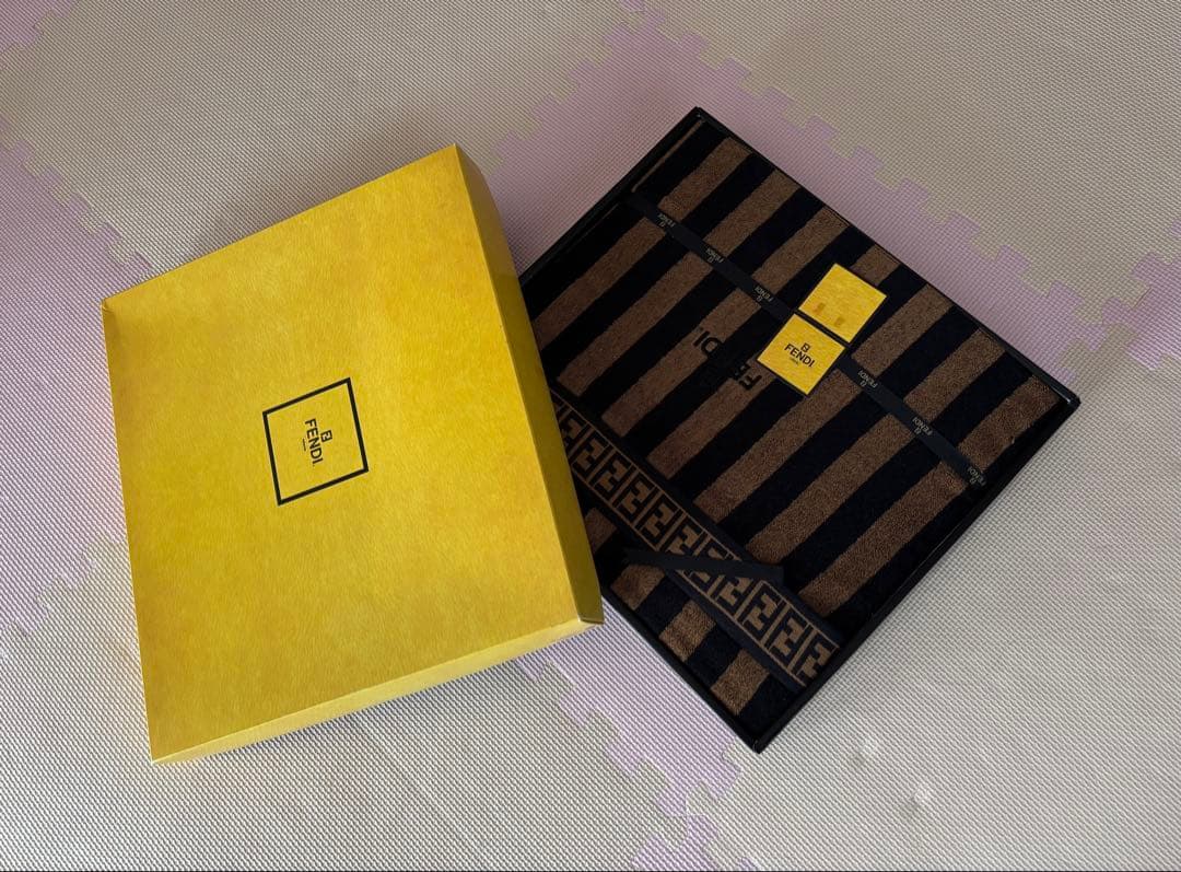 FENDI タオルケット FENDI（タオルケット）のフリマアイテム一覧