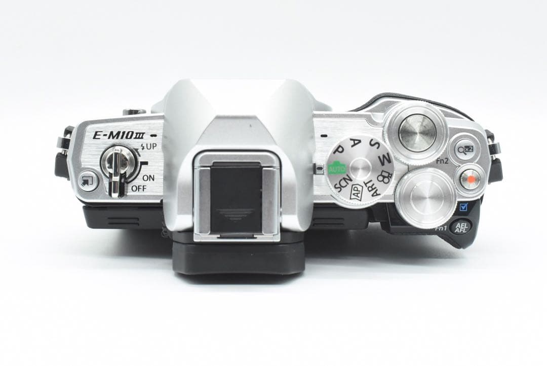 ほぼ新品OLYMPUS オリンパス E-M10 markⅢ 《S数1500回》