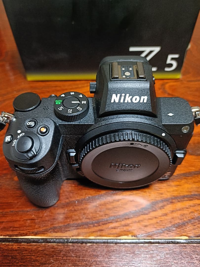 Nikon Z5 ミラーレス一眼カメラ ショット数3500弱（ガイド本付き）