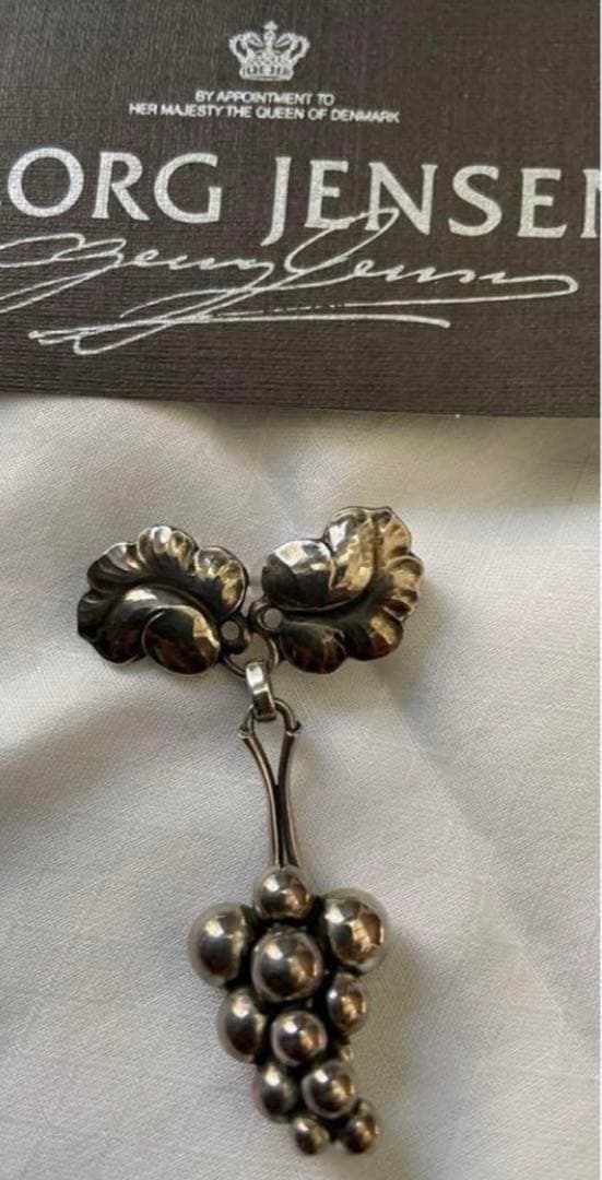 ジョージジェンセン ムーンライトグレープブローチ - メルカリ