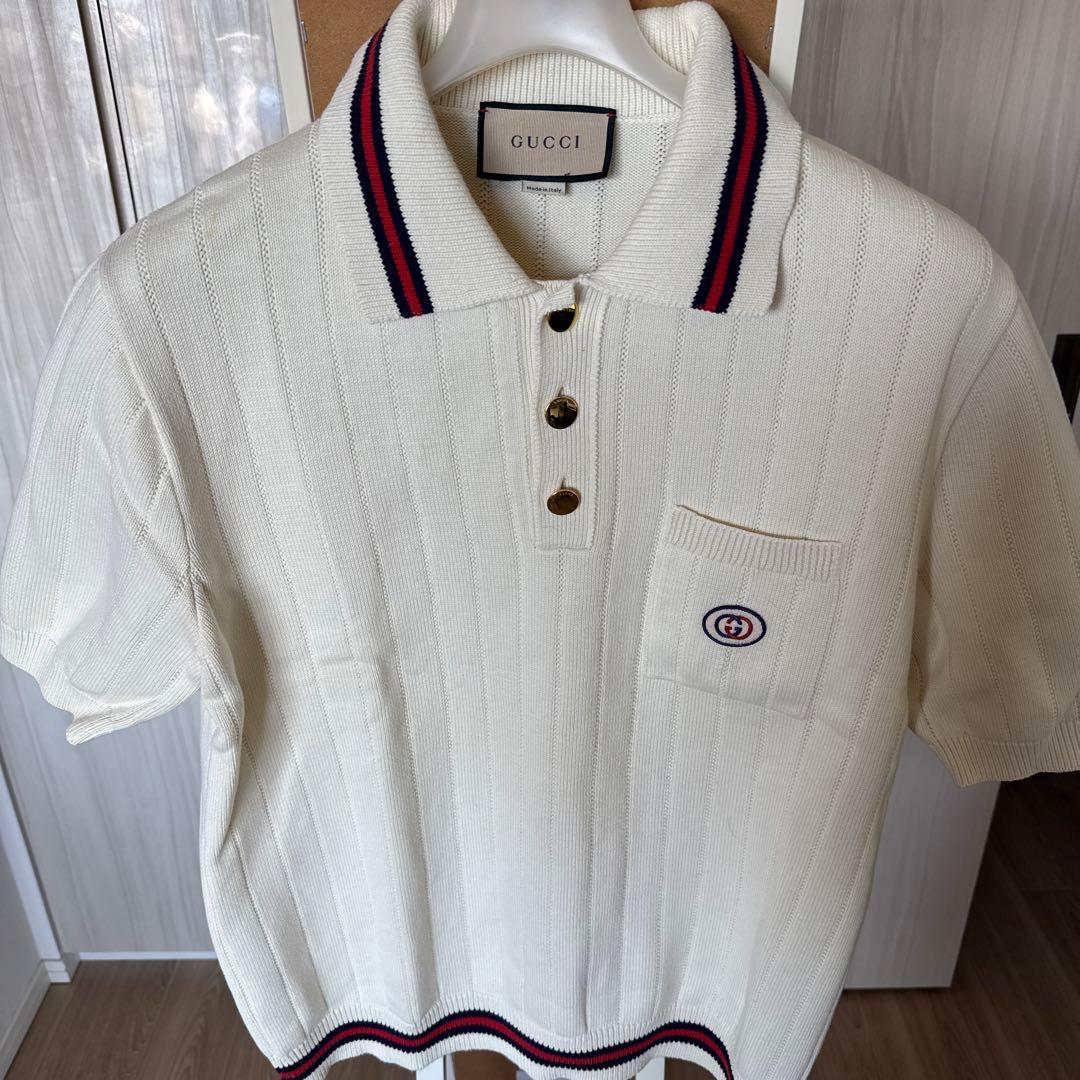 GUCCI ニットポロシャツ Reversible GG wool jacquard polo shirt in black and white | GUCCI® US