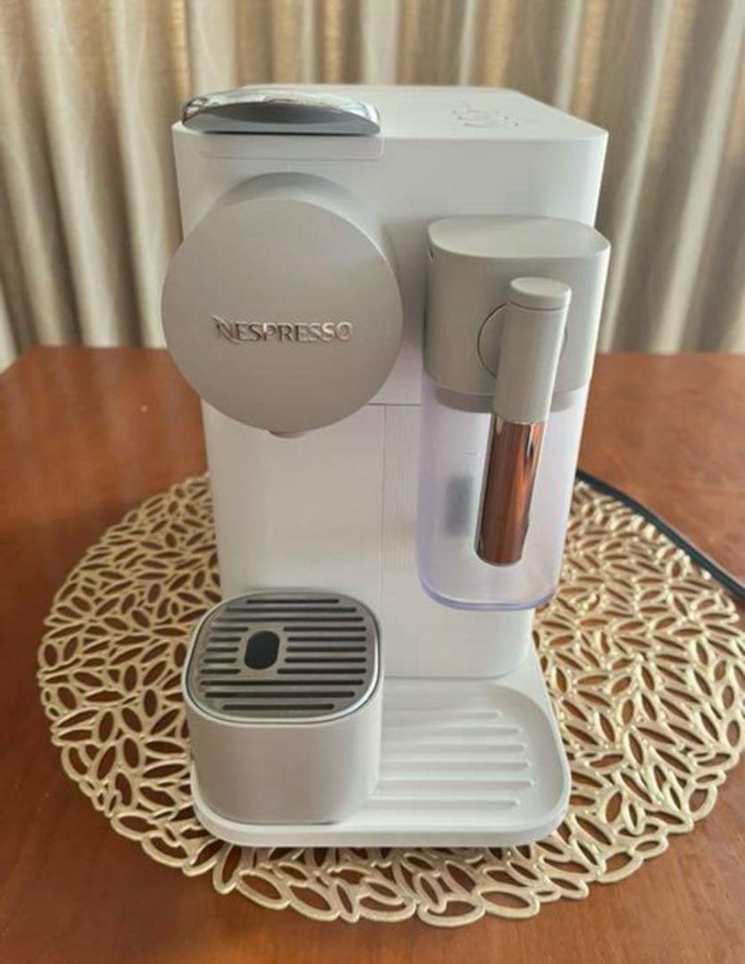 ネスプレッソ　ラティシマ・ワン　シルキーホワイト　F111-WH-W Amazon | ネスプレッソ カプセル式コーヒーメーカー ラティシマ・ワン