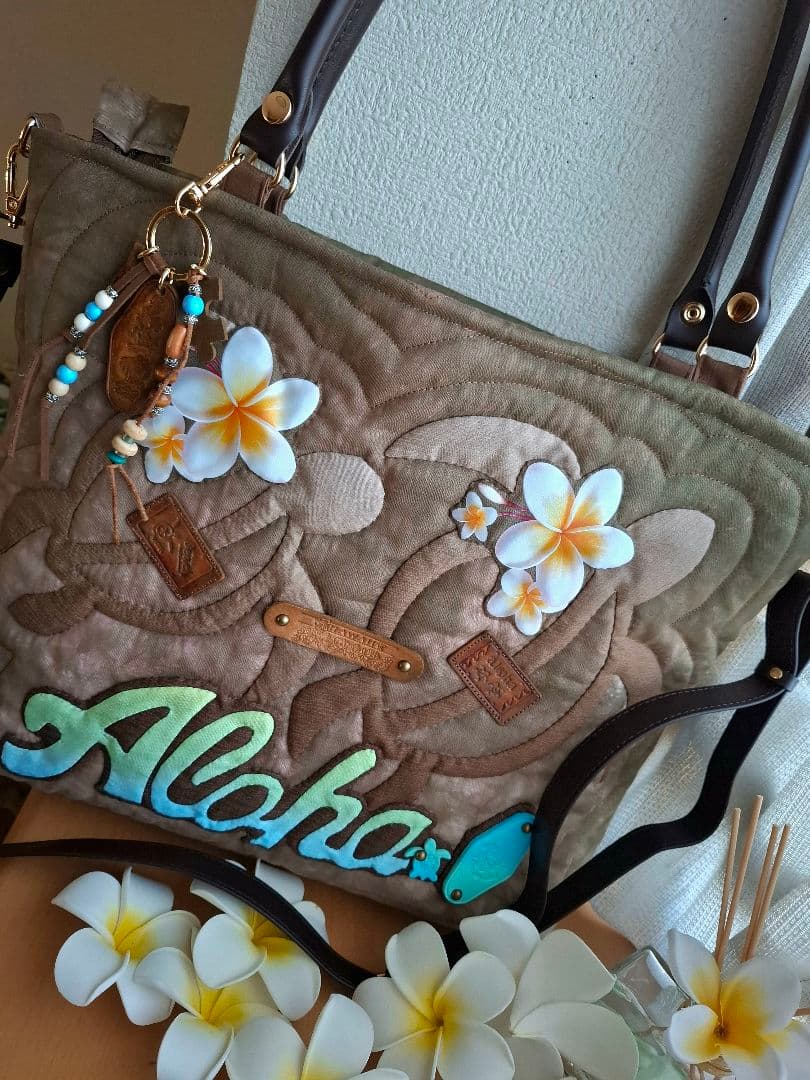 ハワイアンキルトバッグ　2WAYファスナー　ホヌ　ブルーロゴ　　革タグチャーム付 ハワイアンキルト トートバッグ ショルダーバッグ ハワイ雑貨 ハワイ直