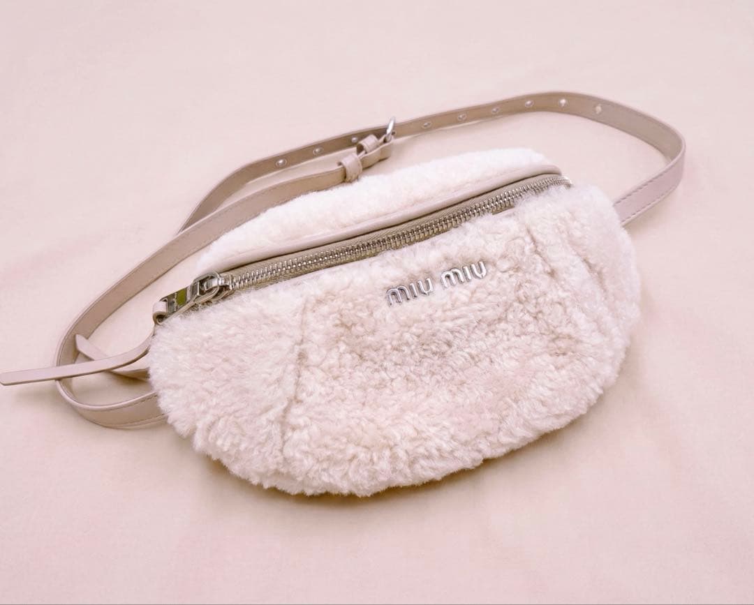 miu miu 2WAY ボディバッグ　ウエストポーチ　ファーバッグ 2026年最新】MIU MIU ボディバッグ・ウエストポーチの人気アイテム