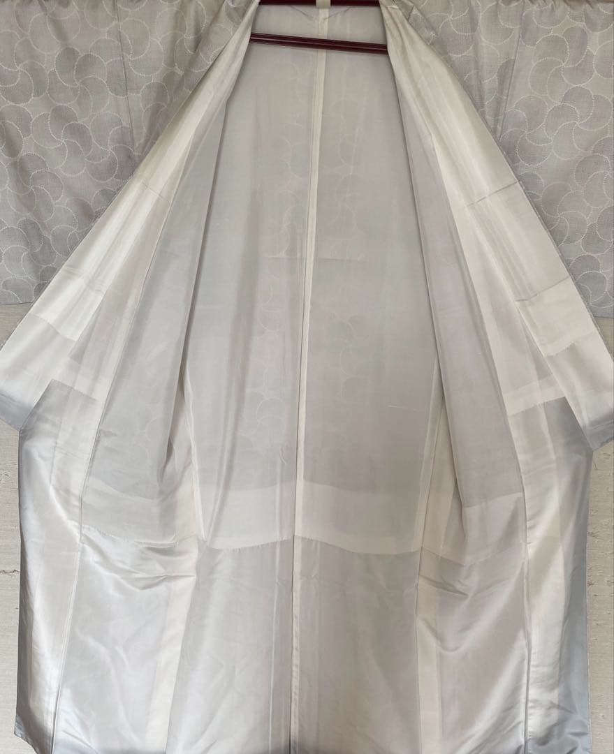 値下げ 本場大島紬 白大島 重ね梅 しつけ付き未着用 ゆったりサイズ