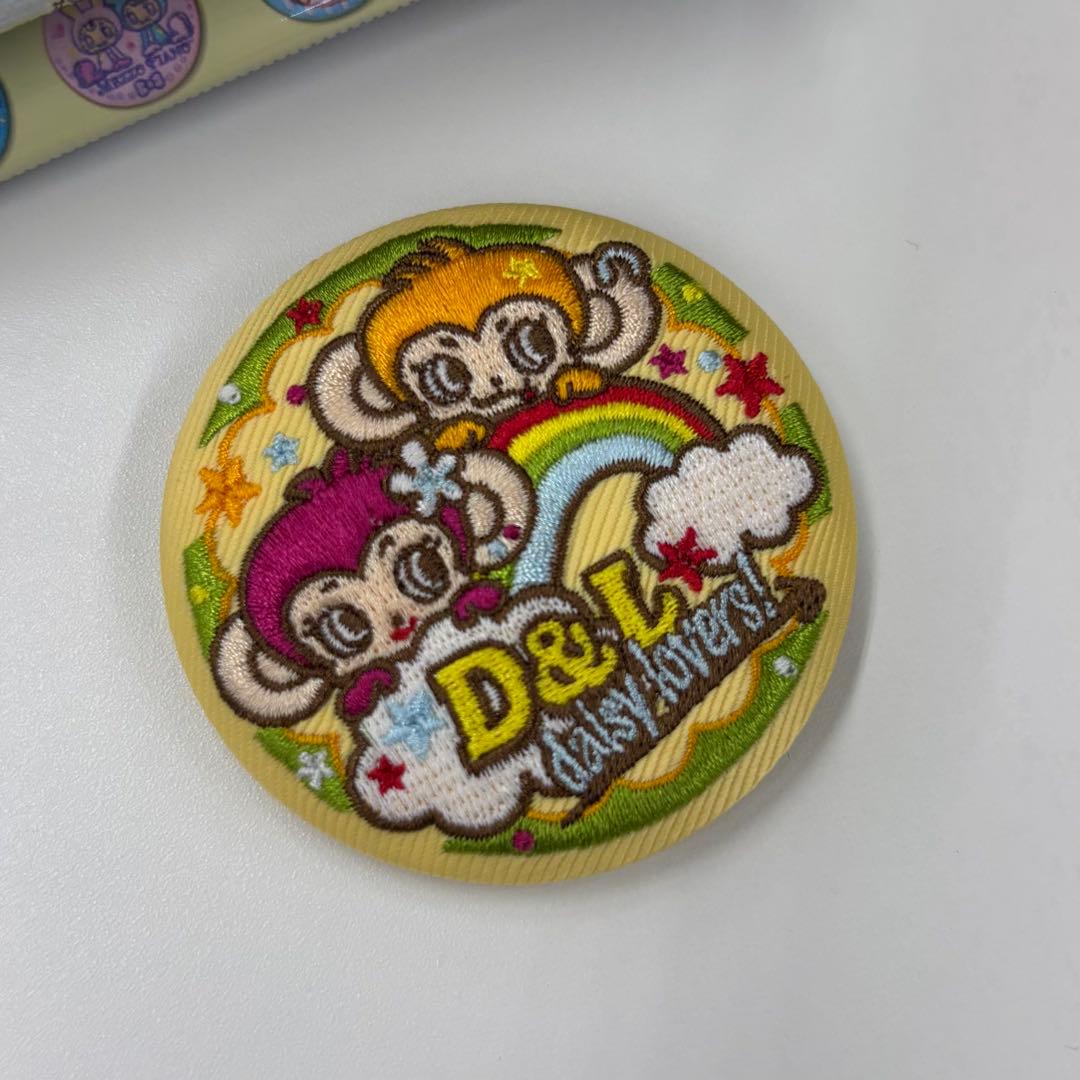 D&L 刺繍ピンバッジ カラフル - メルカリ
