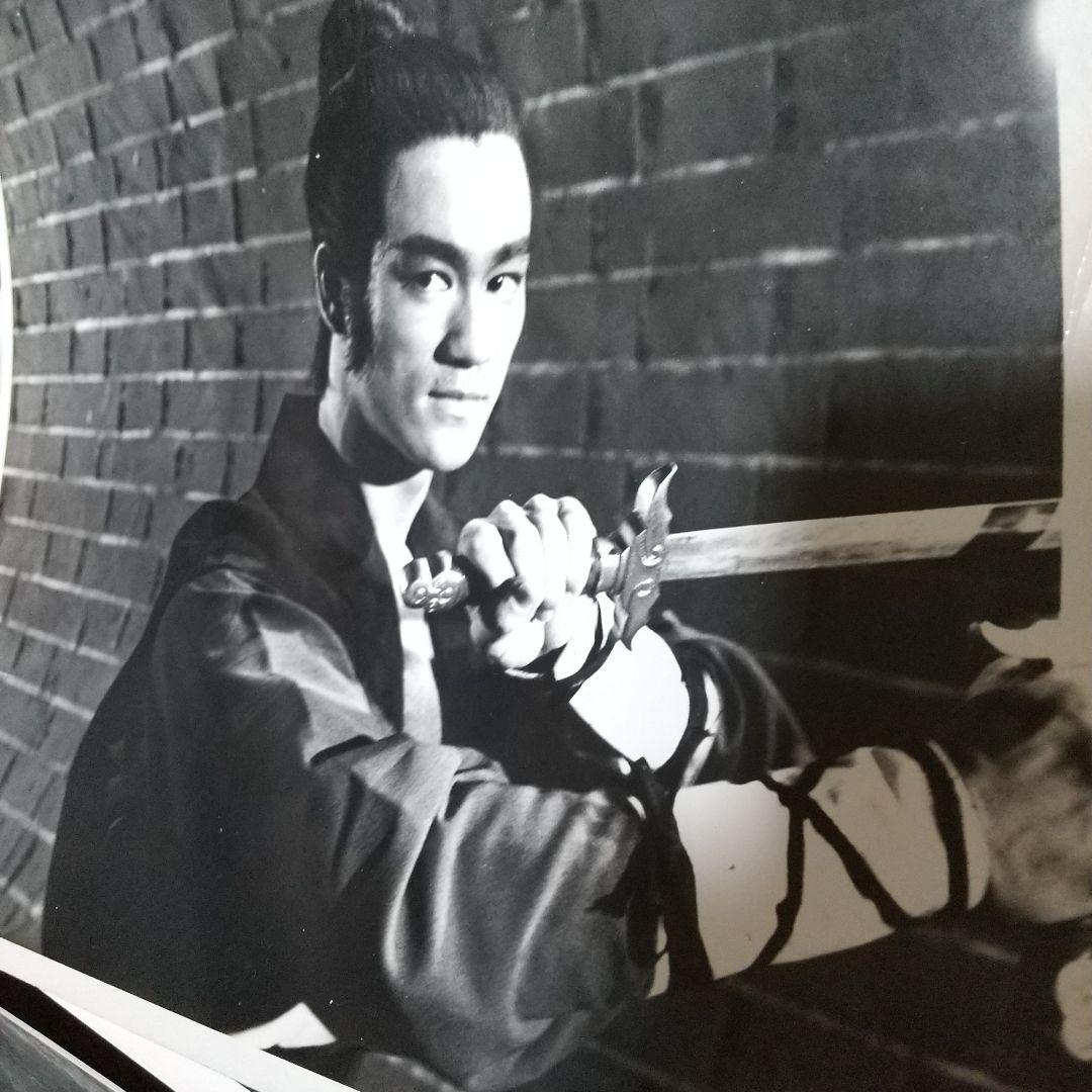 ブルース・リー生と死のゴールデンハーベストが出したスチール写真12枚