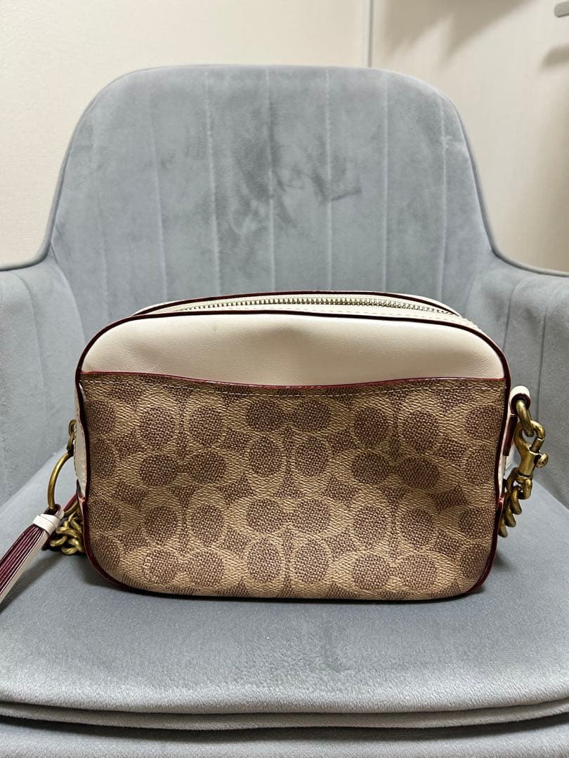 Coach ショルダーバッグ ベージュ/ホワイト - メルカリ