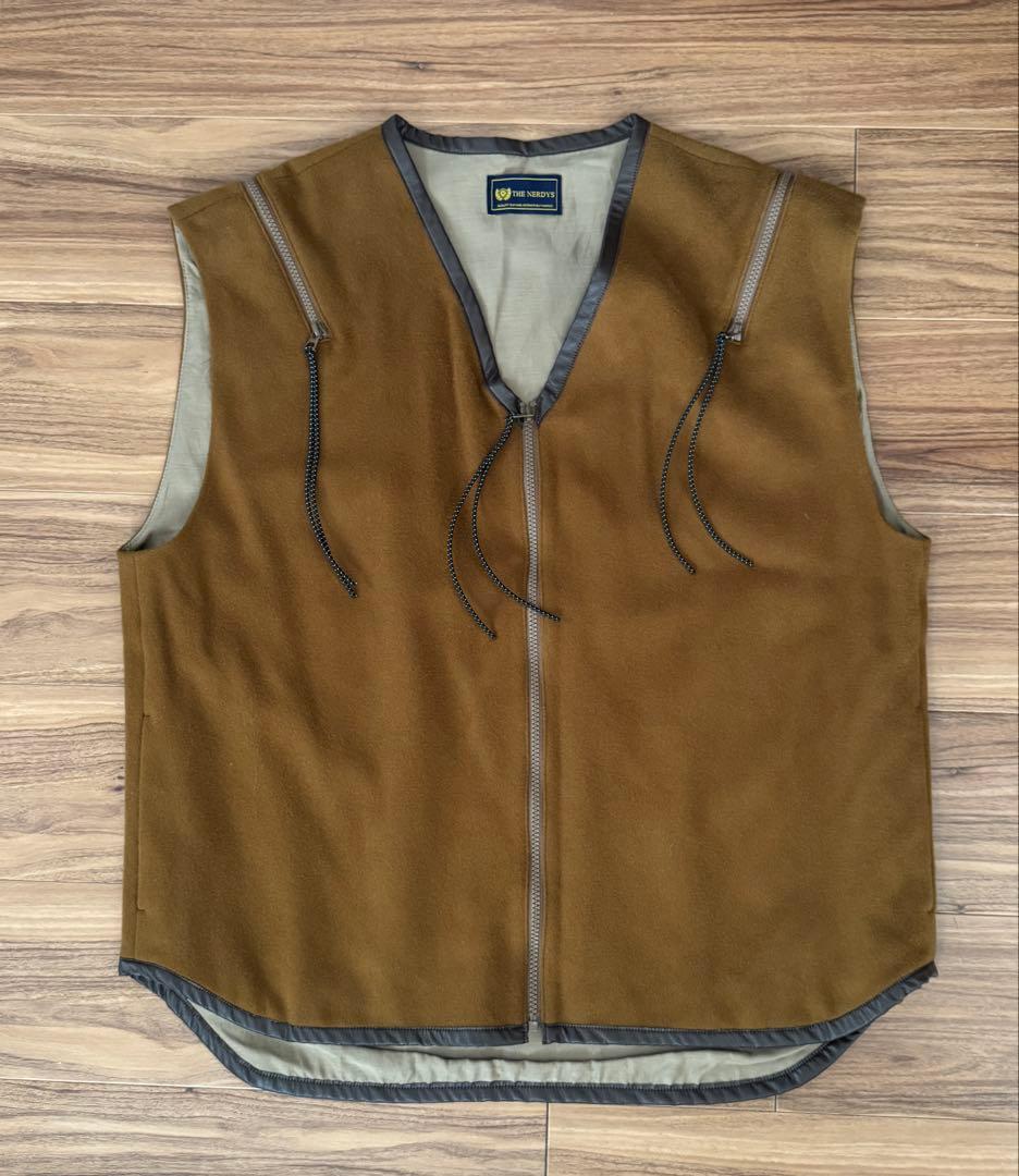 THE NERDYSブラウン ベストMELTON Over Vest Brown 829TX_chocolate_FRONT_1024x102