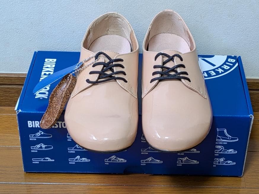 新品BIRKENSTOCKソーンダースパテントグレーベージュ ナチュラルレザー