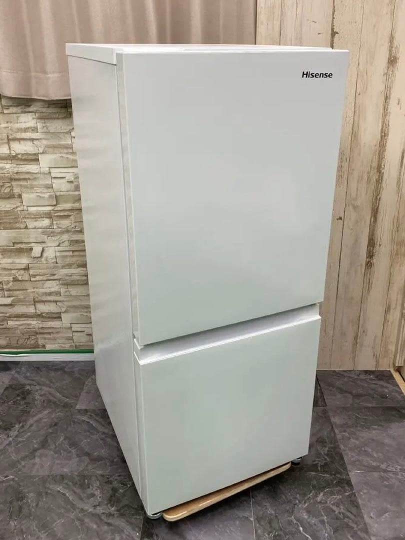 【高年式・美品】　ハイセンス　冷凍冷蔵庫 HR-D140KW 25年製 ハイセンス（HISENSE） 冷蔵庫 一人暮らし 135L 右開き 大容量 霜取り