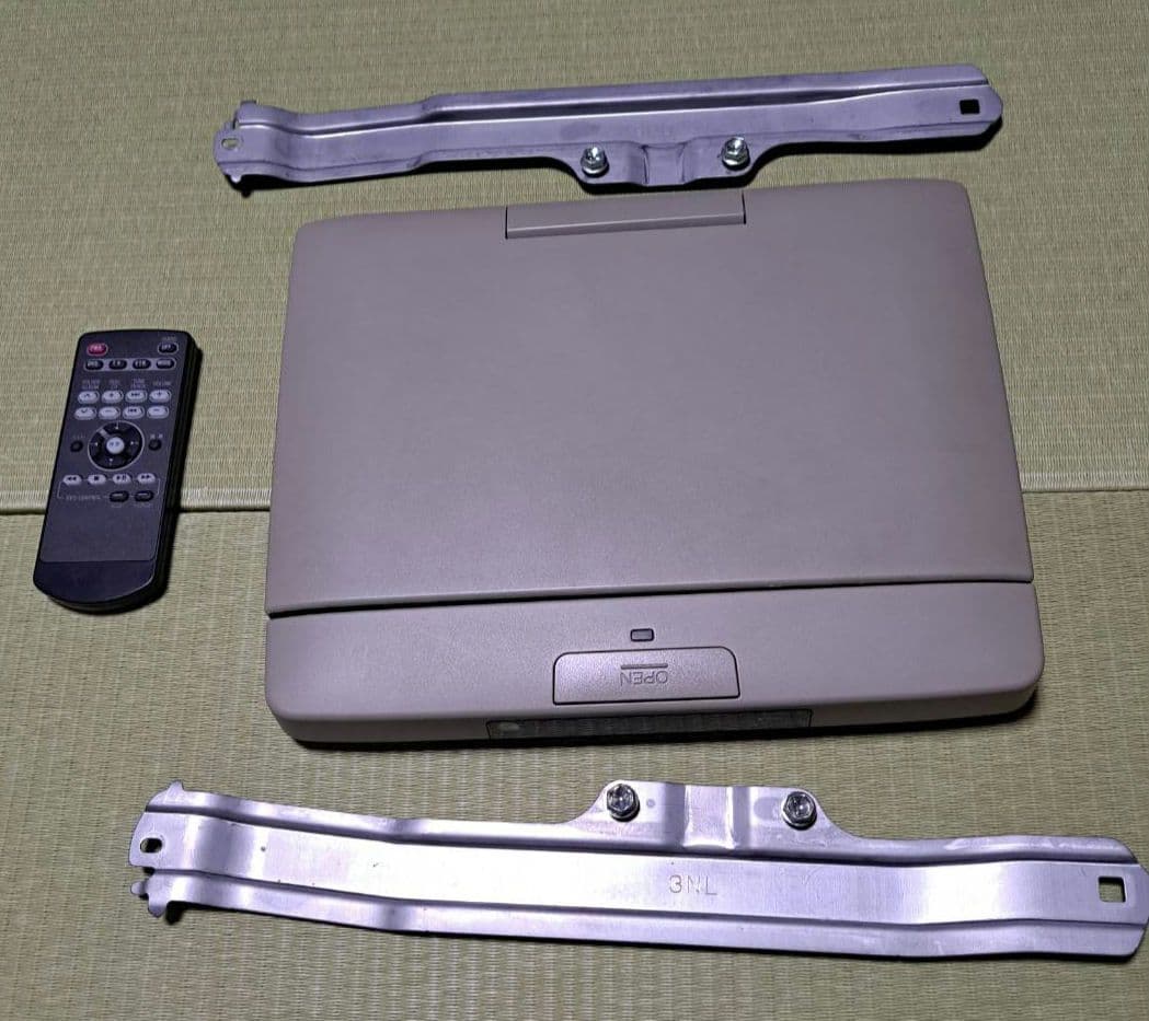 TOYOTA純正　フリップダウンモニター　11インチ トヨタ 11インチ フリップダウンモニター V11T-R62C｜Yahoo!フリマ（旧