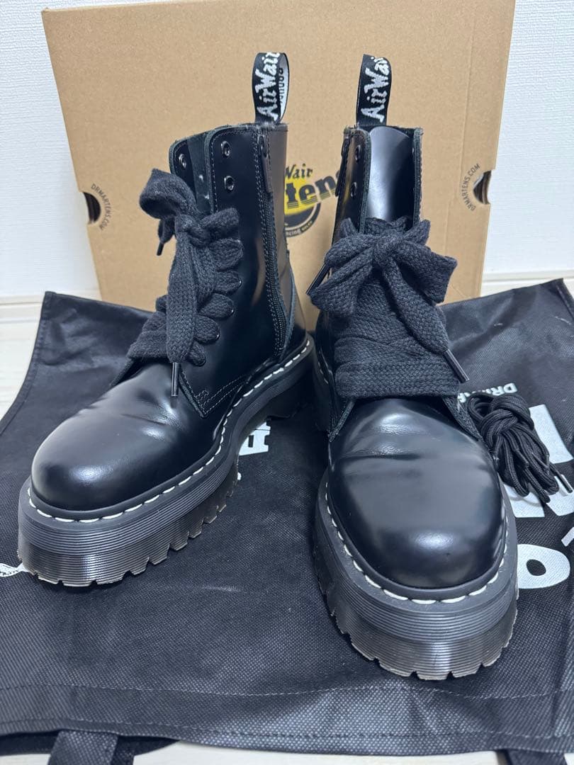 Dr. Martens 厚底8ホール Jadon 日本限定　ホワイトステッチ JADON ホワイトダブルステッチ 8 ホール ブーツ