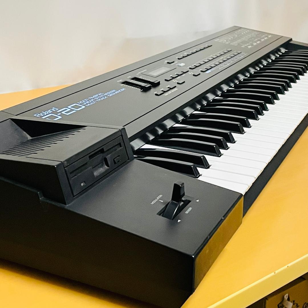 ROLAND ローランド D-20 シンセサイザー《ジャンク・通電確認済み