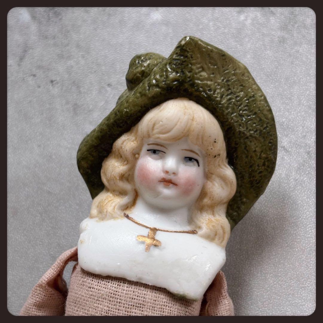 レアアンティーク ヘルトヴィッヒ 緑の帽子のパリアンドール ビスクドール