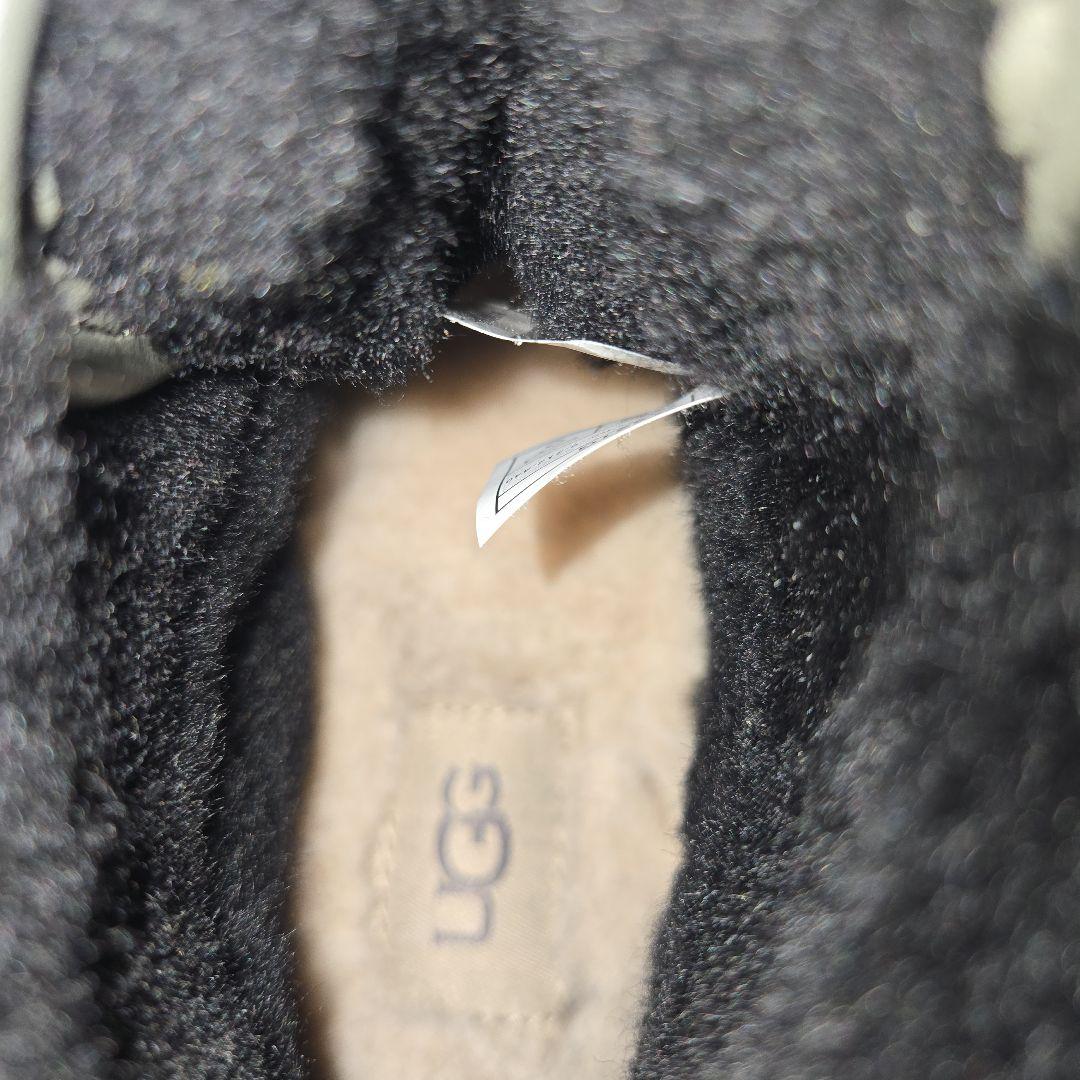 UGG Neumel Platformムートンブーツ ヘイリービーバー着用モデル