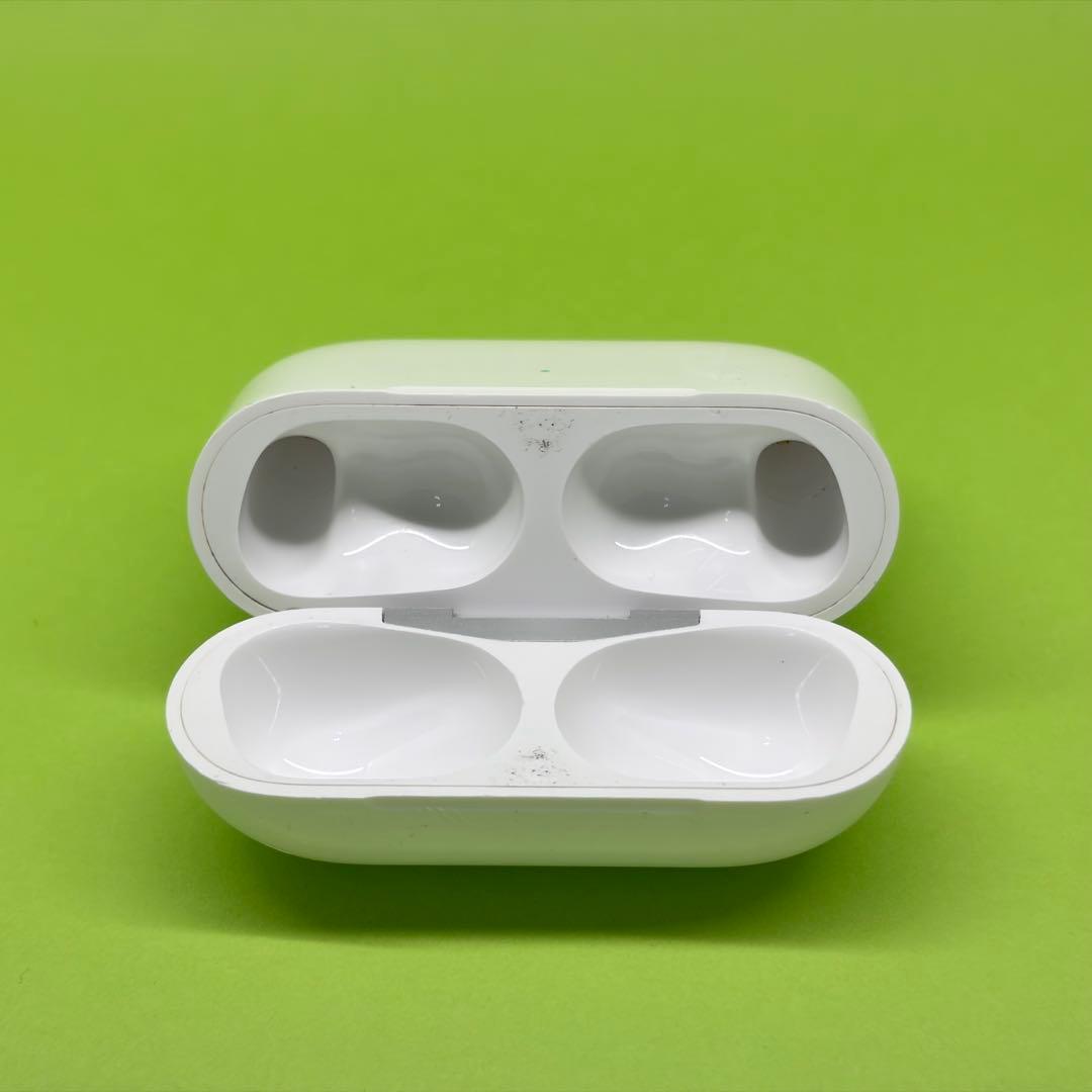 純正 AirPods Pro 第2世代 Lightning 充電ケース a7 - メルカリ