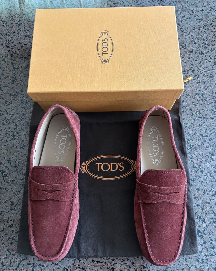 美品！TOD'S トッズ スエードドライビングシューズ 色 : バーガンディ TOD'S（トッズ） スエード ゴンミーニ ドライビングシューズ メンズ