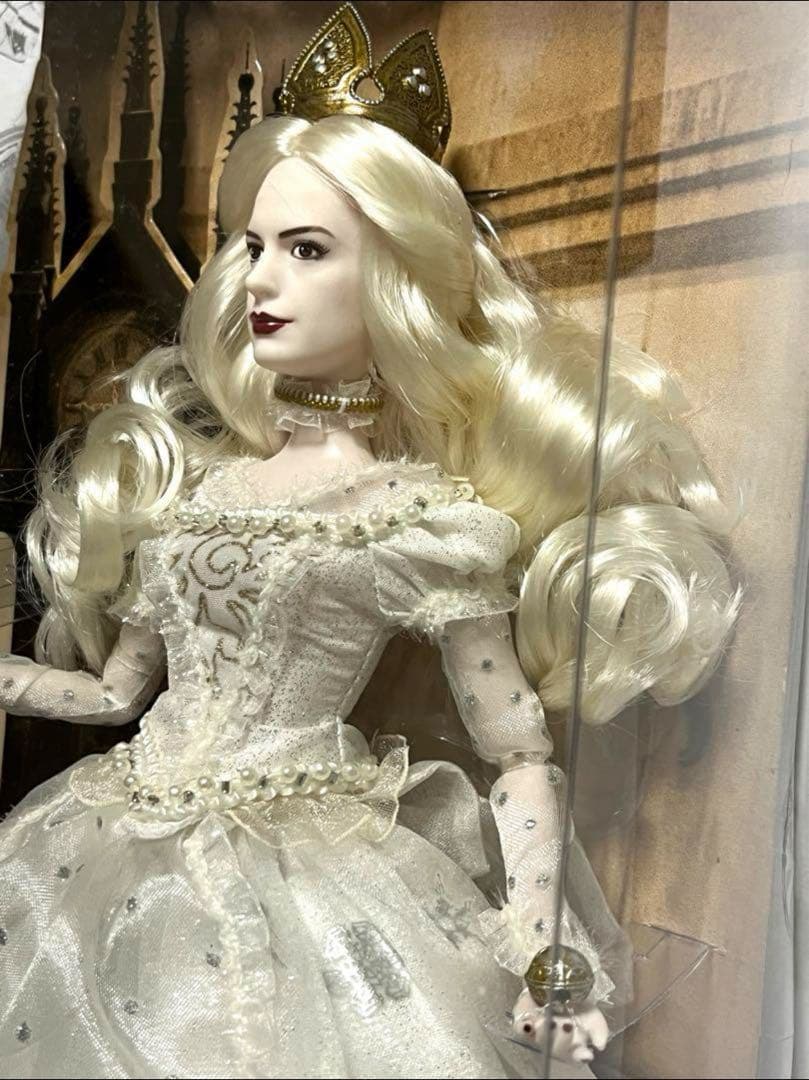 ディズニー アリス・イン・ワンダーランド2 白の女王 ミラーナ