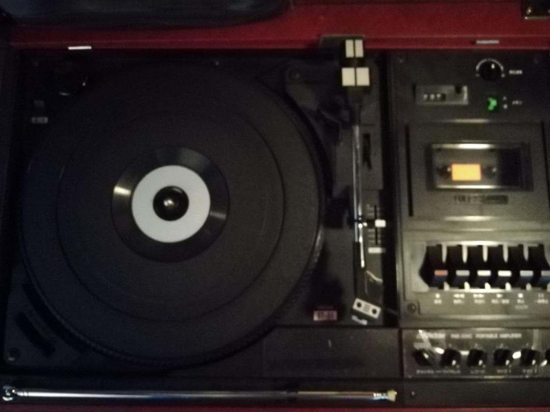 レコード、カセットテープ再生機 カラオケも楽しめ、レコード/カセットテープをCDに録音可能な一体型