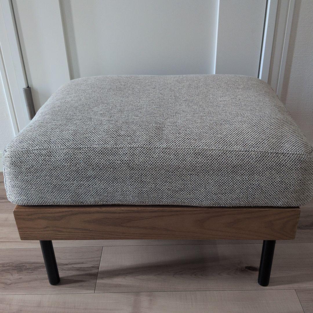 ウニコ　トレル　オットマン unico(ウニコ)のTREL(トレル)カバーリングオットマンです。脚には