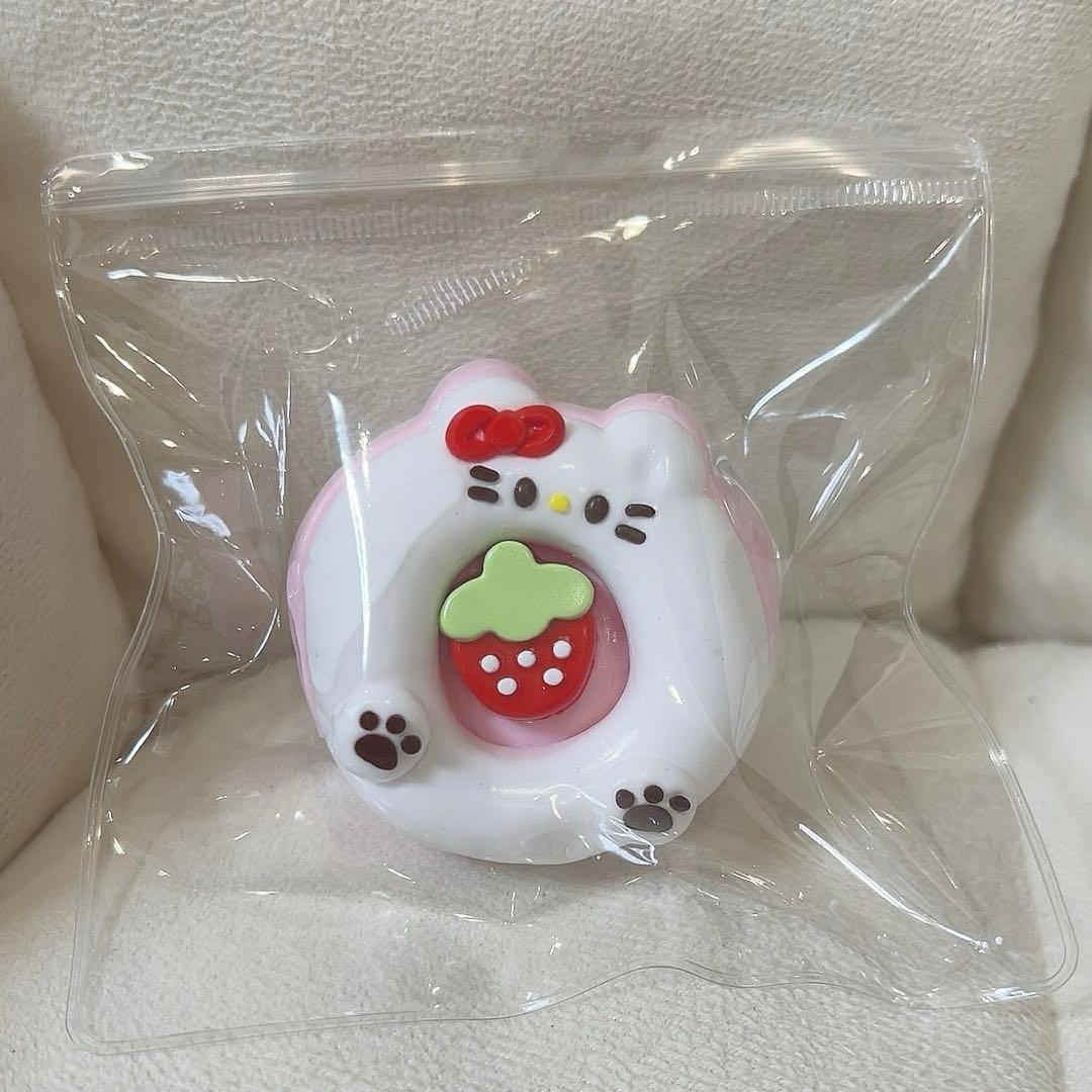 マカロン苺キティースクイーズお菓子捏捏 ピンクタバスクイーズ - メルカリ