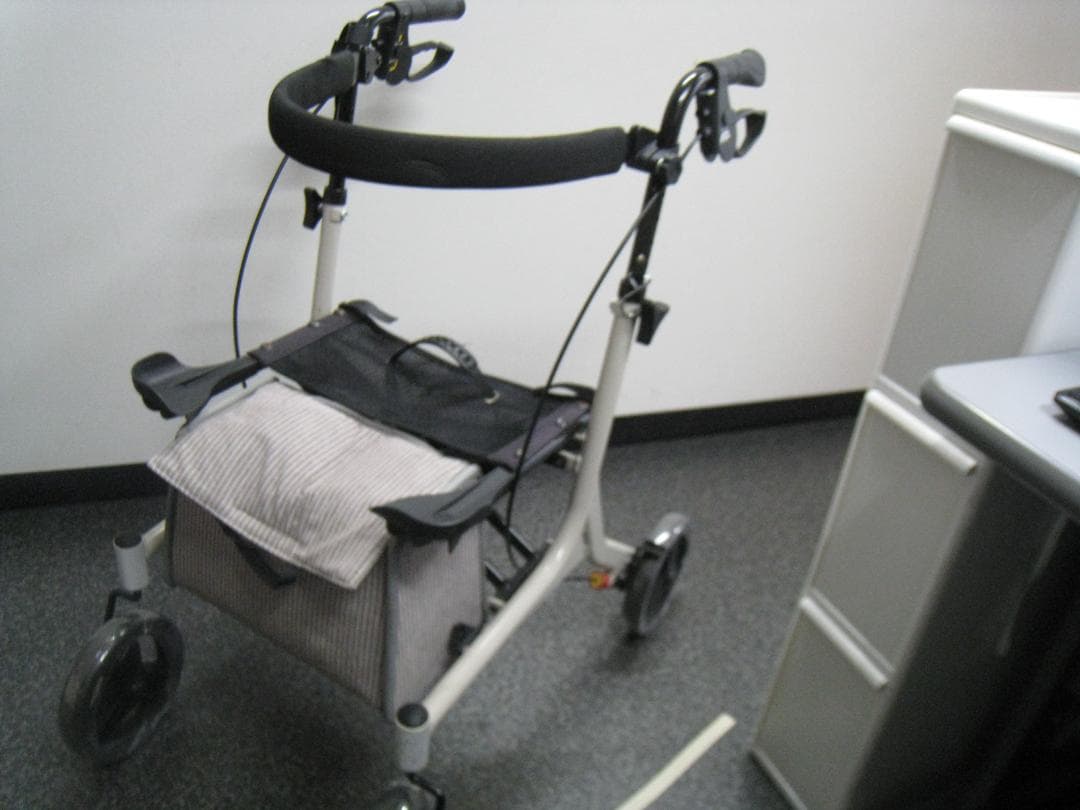 屋外用 四輪 歩行車 ショッピングターン 安寿 アロン化成 送料無料　③ アロン化成 安寿 歩行車 ショッピングターン | 介護用品・福祉用品の