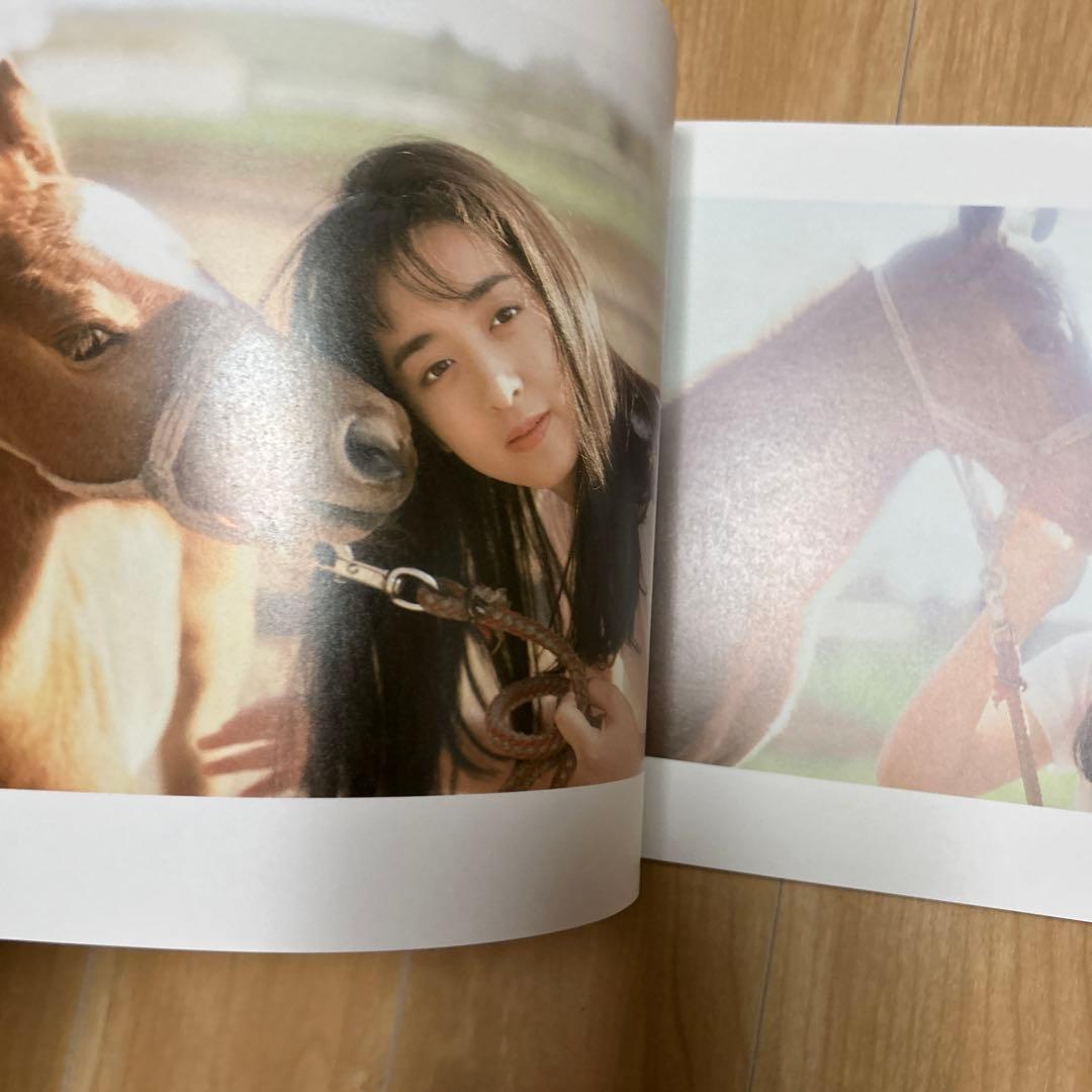 斉藤由貴 【多数出品】 優駿 写真集 帯付き 初版 ORACION - メルカリ