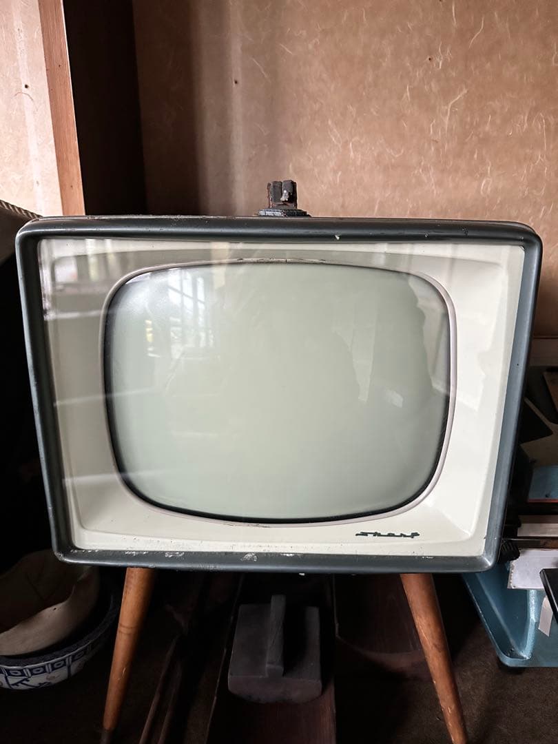【昭和レトロ】1976年製　SHARPブラウン管カラーテレビ 1978年製□昭和レトロ□SHARP ブラウン管テレビ CT-1405R 赤色 - メルカリ