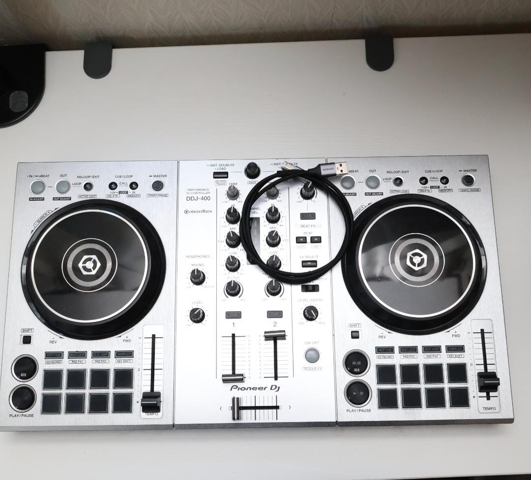 Pioneer DJ DDJ-400 シルバー ケース付き Pioneer DJ】販売台数No.1の大人気DJコントローラー、 DDJ-400