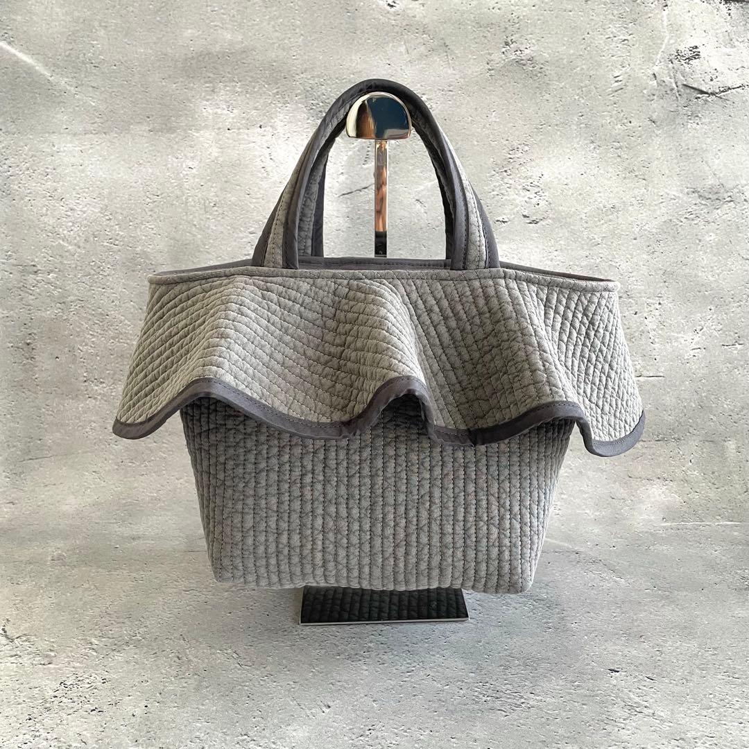 フレアフリル付きトートバッグ（M） ヌビバッグ グレー ハンドメイド