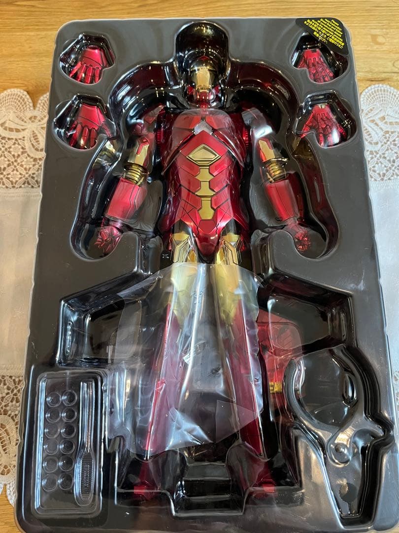 ホットトイズ アイアンマン マーク15 レトロアーマー版 1/6