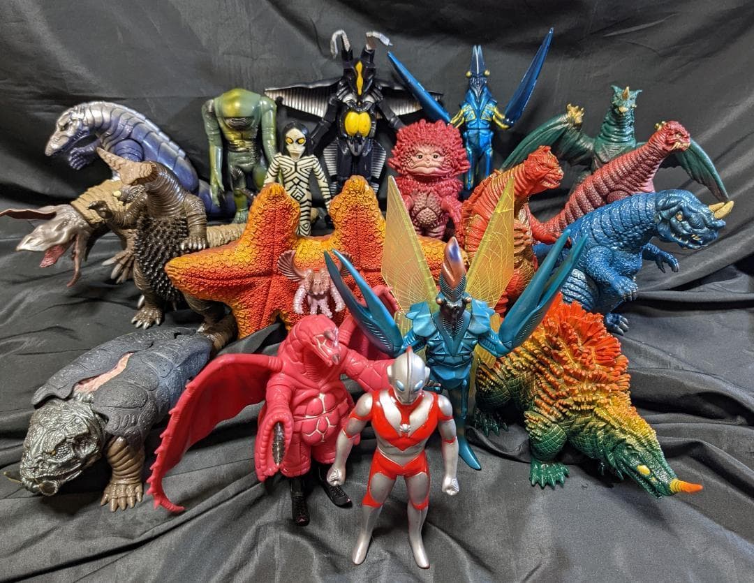 ウルトラマンパワード＆登場怪獣・宇宙人（バンダイ）ソフビコンプ18体