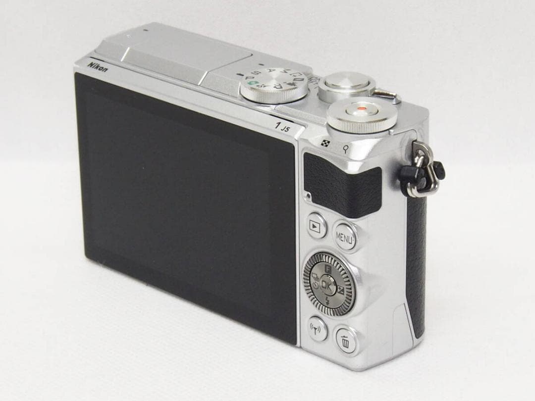 ■美品■ Nikon 1 J5 ボディ シルバー 《 動作光学良好 》
