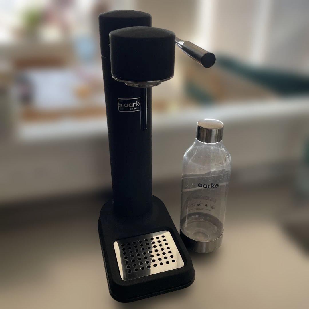 aarke ブラック 空のガスシリンダー付き aarke（アールケ）「カーボネーター3」をレビュー】「Carbonator2