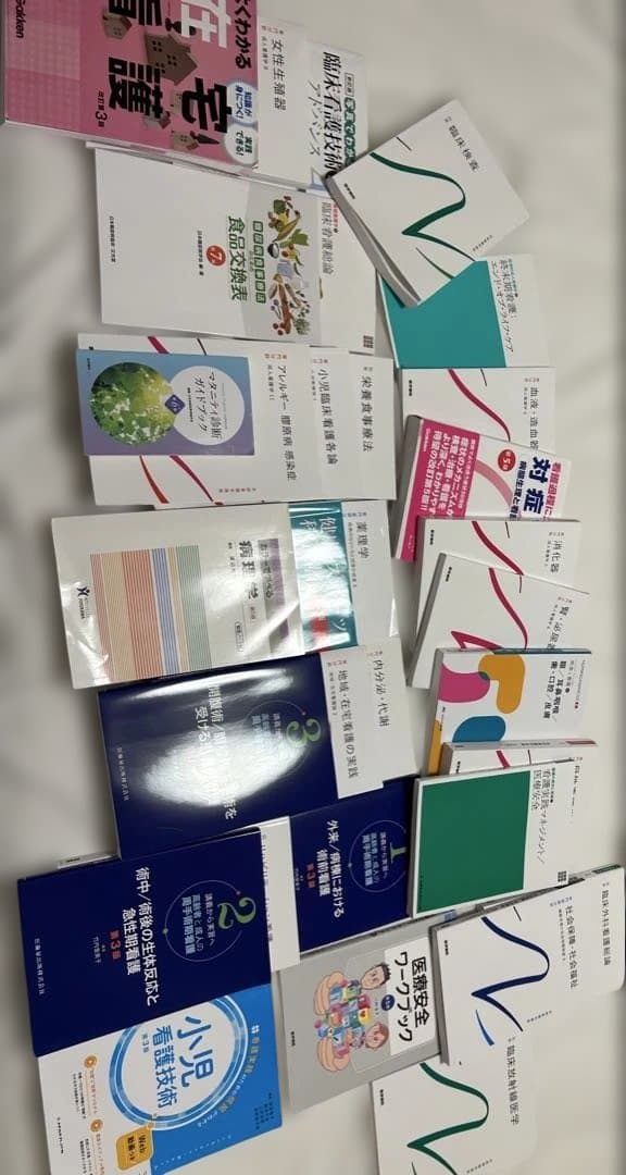 都立看護専門学校 2年生教科書　医学書院 都立看護専門学校 3年 教科書 医学書院 - メルカリ